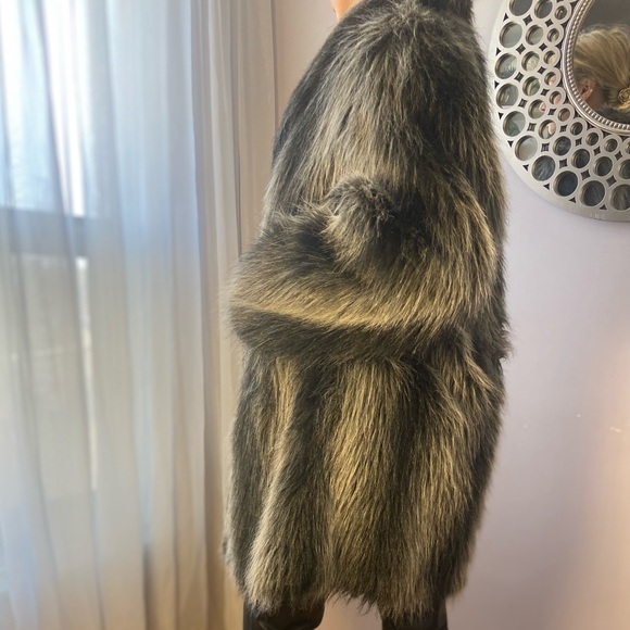 Vintage Faux Fur Coat - Picture 5 of 10